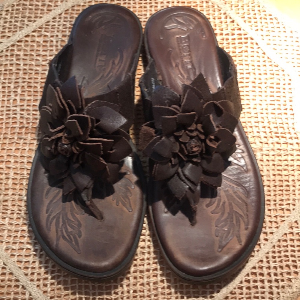 NWOT BORN Brown Leather Sz8 Floral Sandals